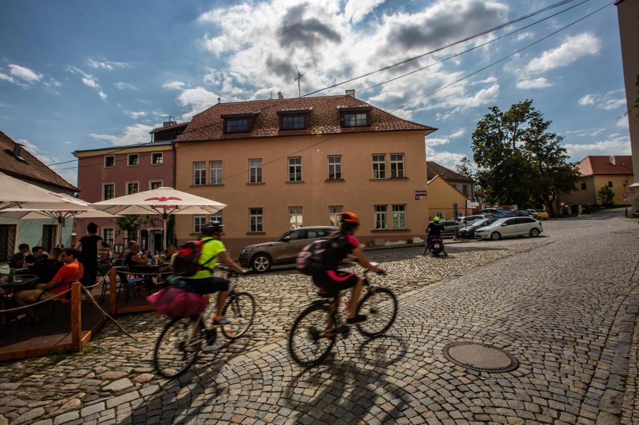 Apartmany Na Mikulasskem Namesti 兹诺伊莫 外观 照片